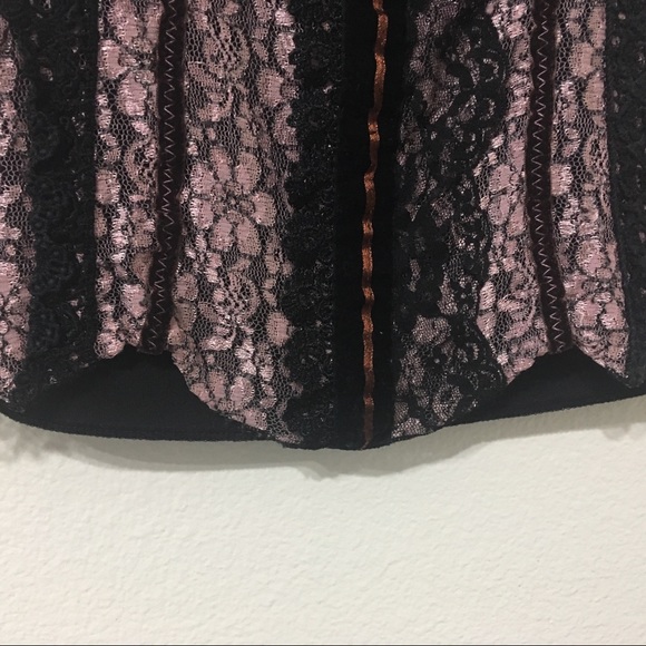 Gypsy Daisy Med Blouse with Lace & Studs - Picture 4 of 5